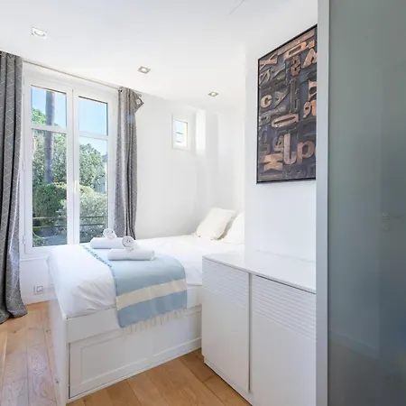 Air-conditioned 2-br With Garage Near The Apartment Cannes