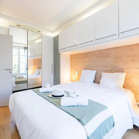 Air-conditioned 2-br With Garage Near The Apartment *