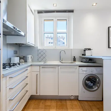 Air-conditioned 2-br With Garage Near The Cannes