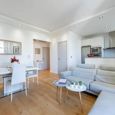 Apartment Air-conditioned 2-br With Garage Near The Cannes