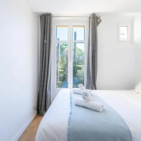 Air-conditioned 2-br With Garage Near The Appartement