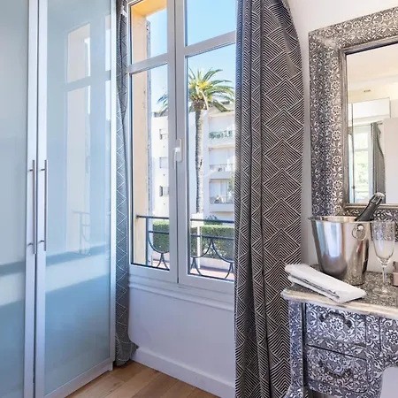 Air-conditioned 2-br With Garage Near The Cannes