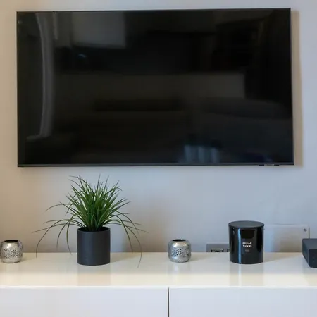 Air-conditioned 2-br With Garage Near The * Cannes