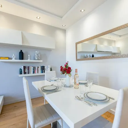 Air-conditioned 2-br With Garage Near The