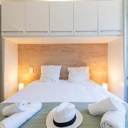 아파트 Air-conditioned 2-br With Garage Near The