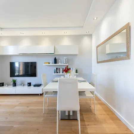 Air-conditioned 2-br With Garage Near The * 칸느